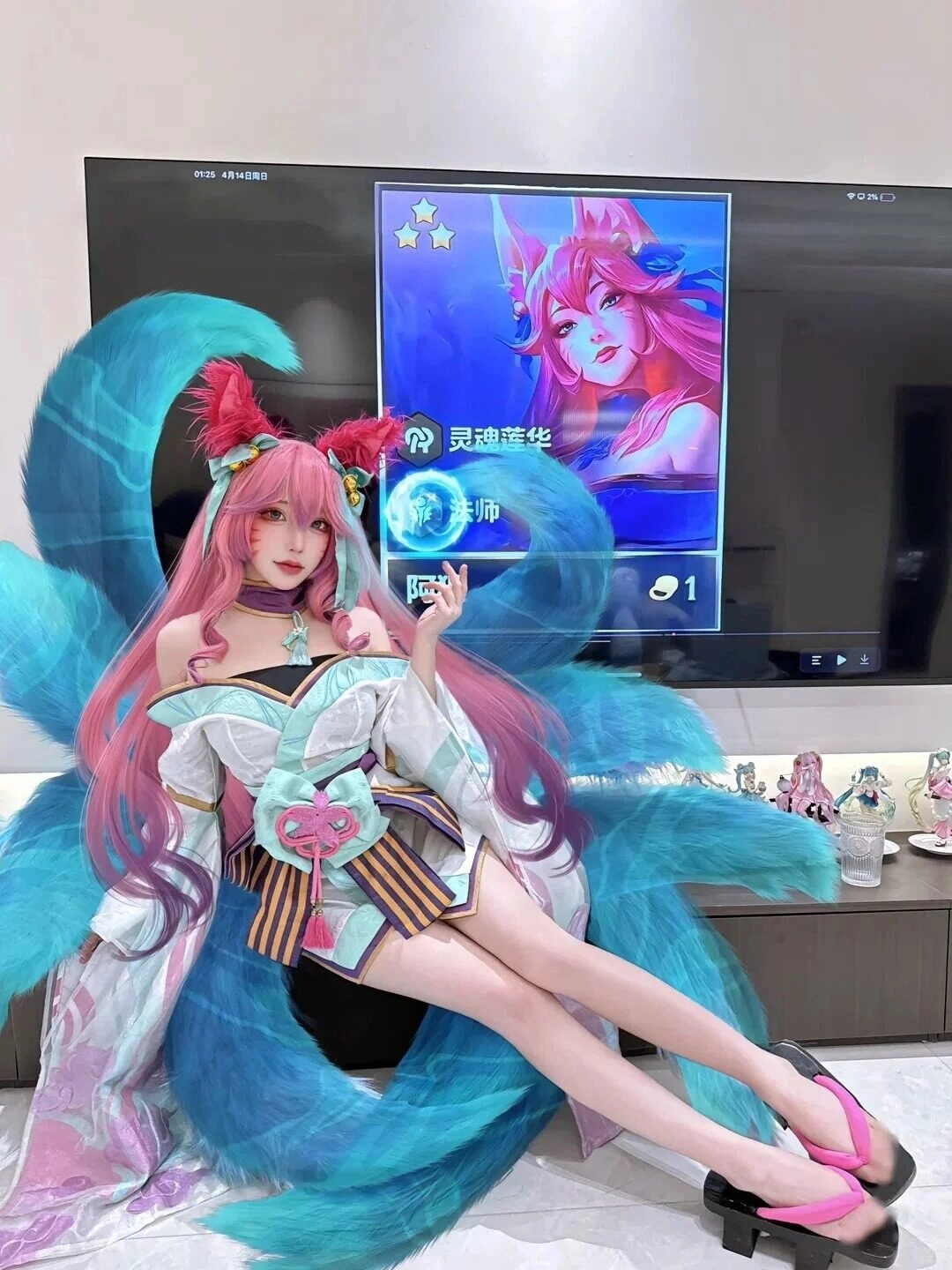 Gương mặt thiên thần, hóa thân hoàn hảo – chuẩn cosplayer thành cáo hồ li 9 đuôi.