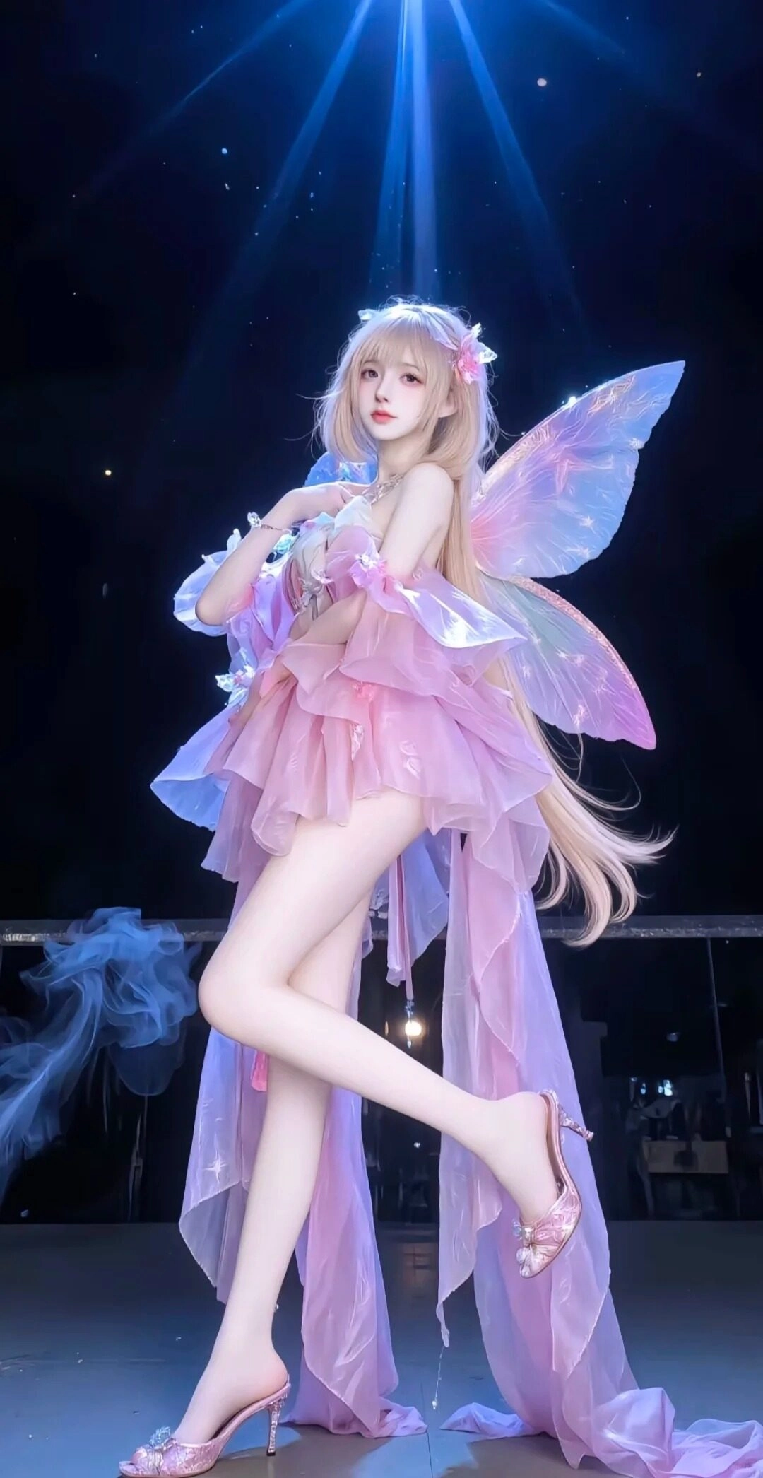 Cosplay anime sắc hồng đẹp dịu dàng và họa tiết cánh bướm ở sau lưng.