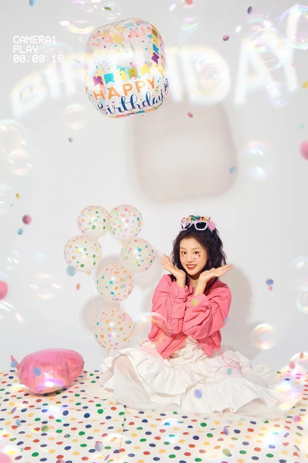 Không gian tràn ngập sắc màu của buổi tiệc sinh nhật đầy vui nhộn.