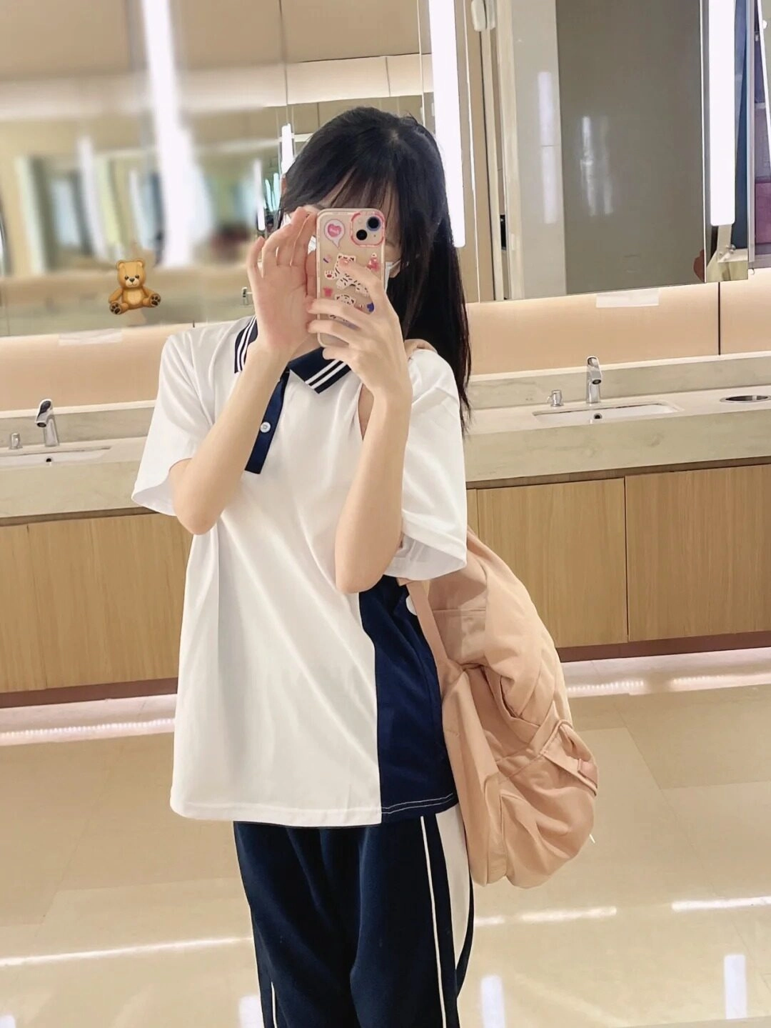 Selfie giấu mặt dễ thương, ốp điện thoại ngộ nghĩnh, khoảnh khắc đáng yêu.