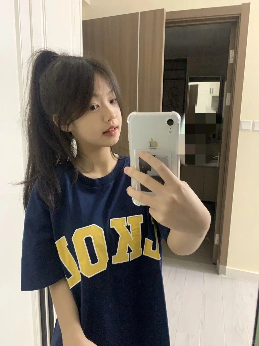 Selfie cùng gương, góc nghiêng xinh xắn khiến ai cũng phải ngẩn ngơ!