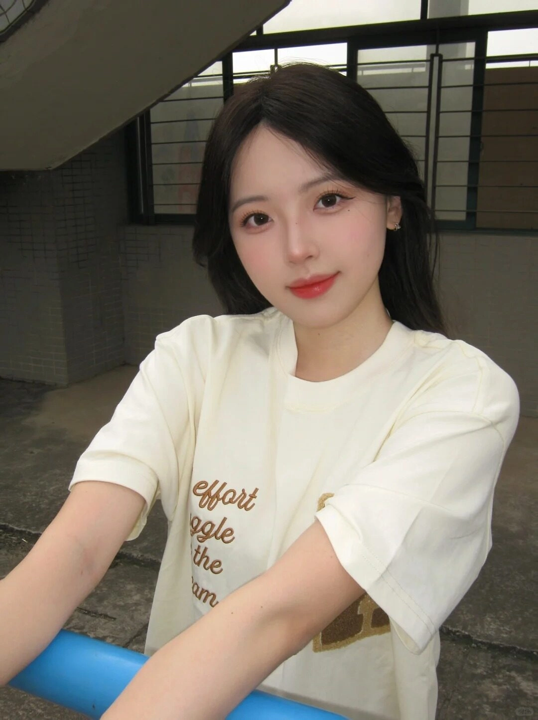 Góc nghiêng thần thánh cùng đôi mắt to tròn, đẹp dịu dàng mà cuốn hút.