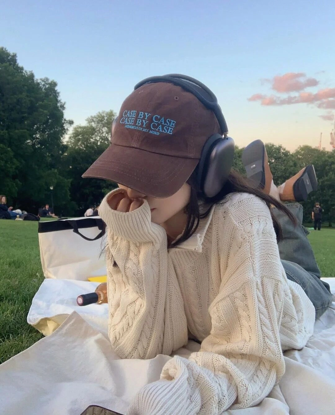 155+ Ảnh con gái che mặt đẹp, bí ẩn và cuốn hút nhất