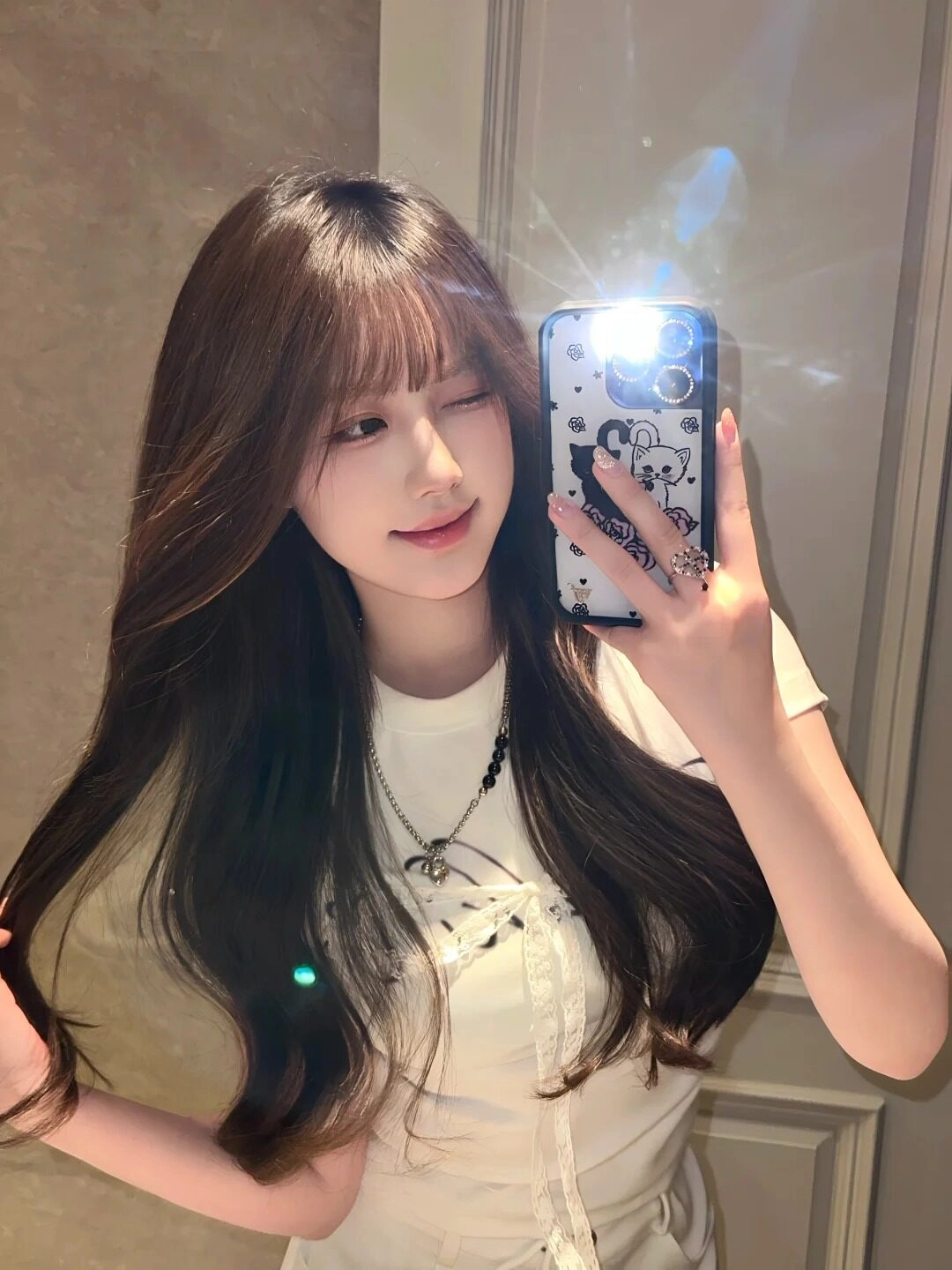 189+ Ảnh nữ chụp trước gương đẹp, cuốn hút và đầy phong cách nhất.